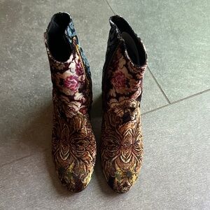 Vero Cuoio Italian Floral Velvet Ankle Boots